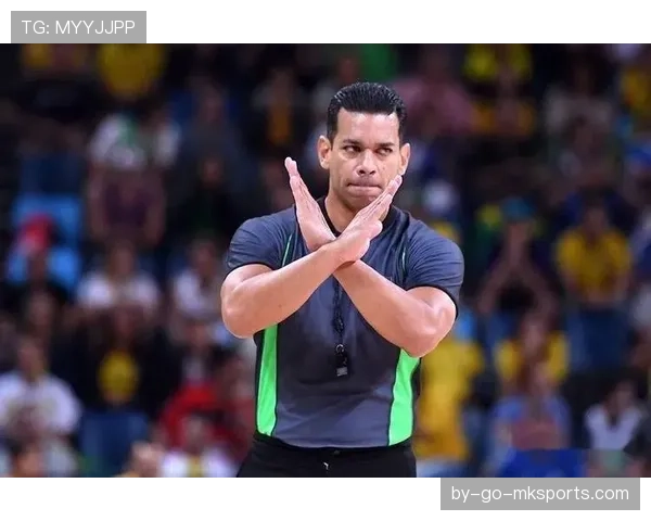 裁判手势的规范含义及在判罚中的关键作用解析