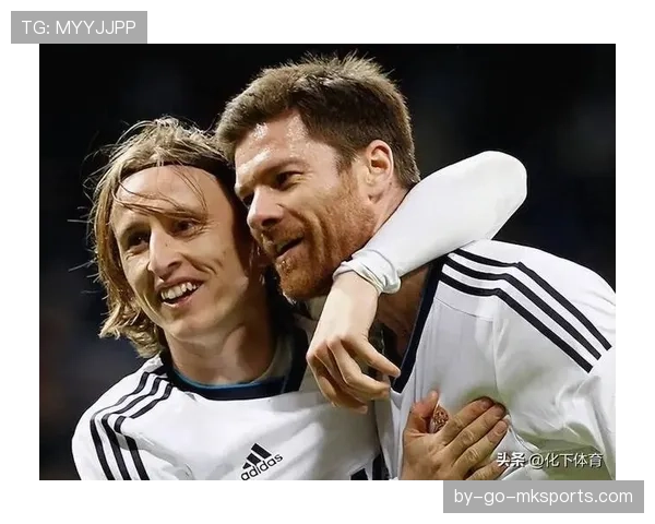 控球体系下哈维与莫德里奇的组织角色分化路径